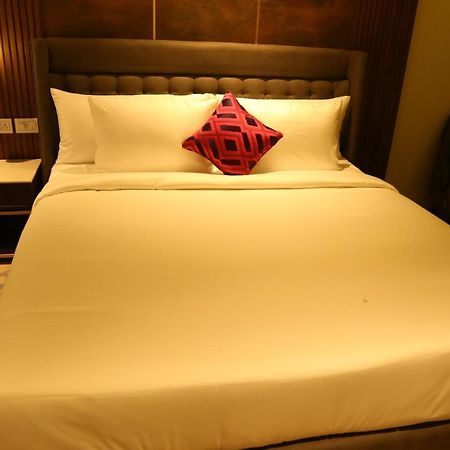 Dreamz Inn & Suites Zirakpur Eksteriør billede