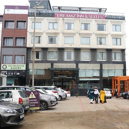 Dreamz Inn & Suites Zirakpur Eksteriør billede
