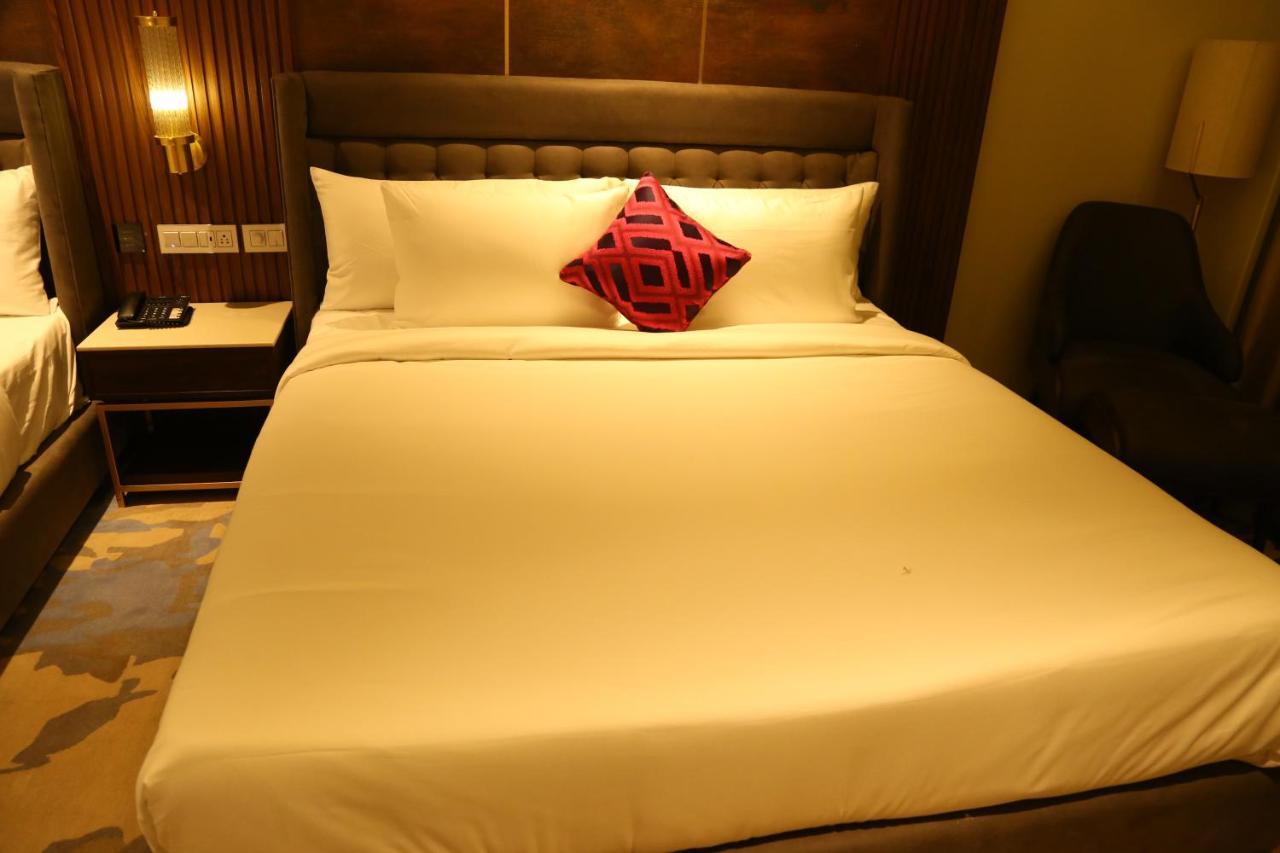 Dreamz Inn & Suites Zirakpur Eksteriør billede