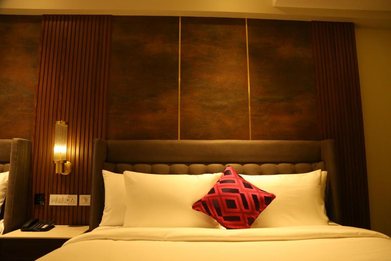 Dreamz Inn & Suites Zirakpur Eksteriør billede
