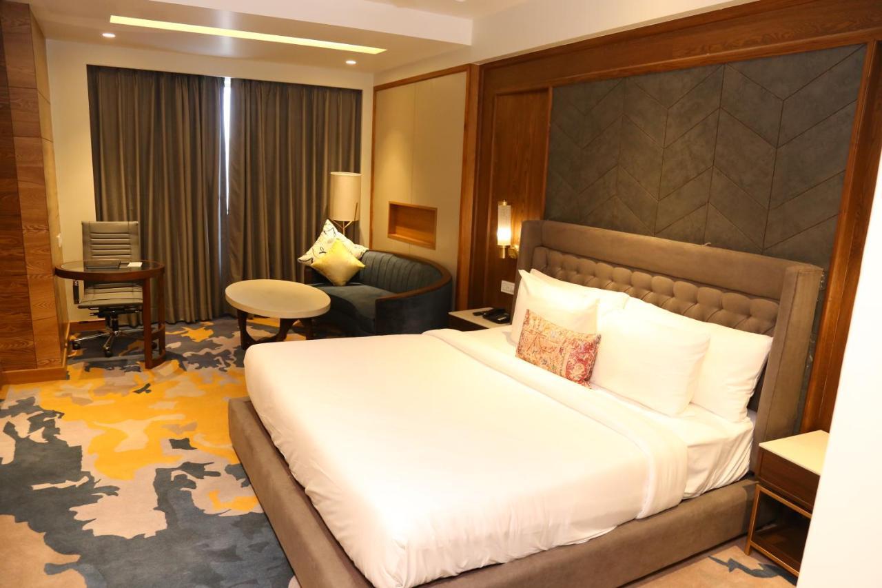 Dreamz Inn & Suites Zirakpur Eksteriør billede
