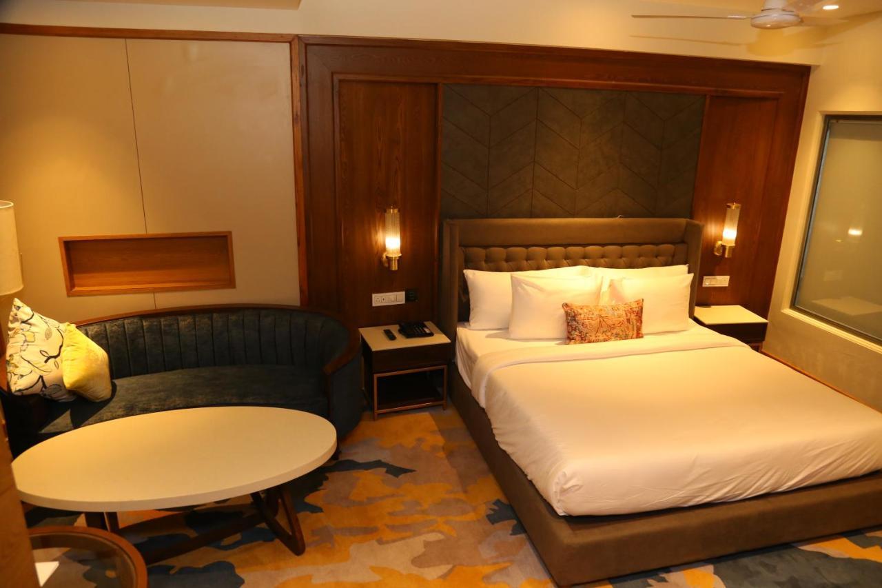 Dreamz Inn & Suites Zirakpur Eksteriør billede