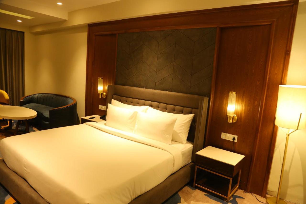 Dreamz Inn & Suites Zirakpur Eksteriør billede