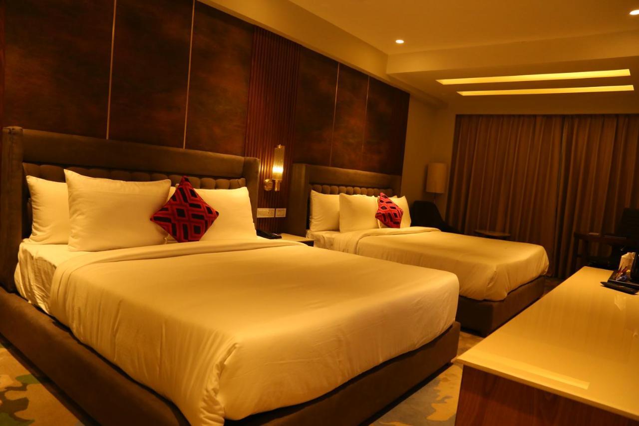 Dreamz Inn & Suites Zirakpur Eksteriør billede