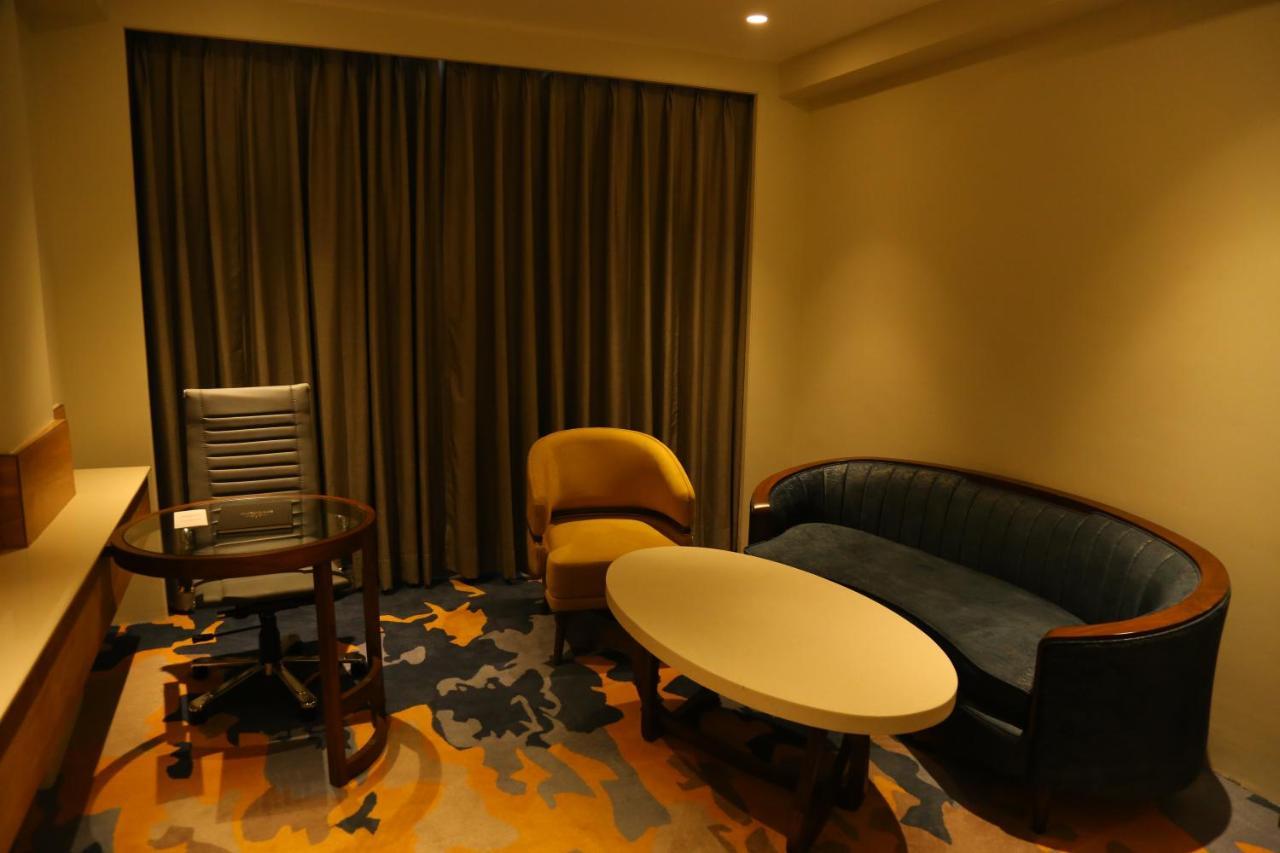 Dreamz Inn & Suites Zirakpur Eksteriør billede