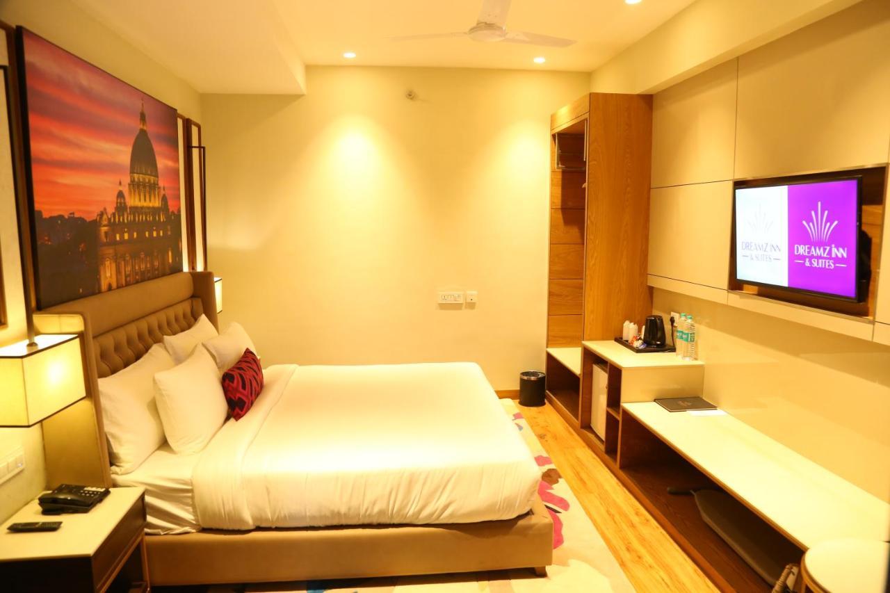 Dreamz Inn & Suites Zirakpur Eksteriør billede