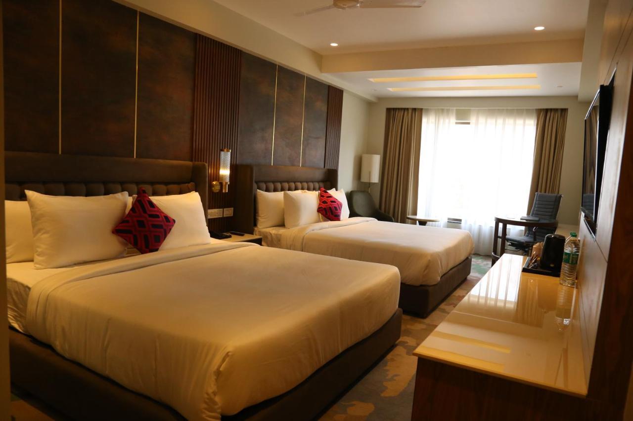 Dreamz Inn & Suites Zirakpur Eksteriør billede