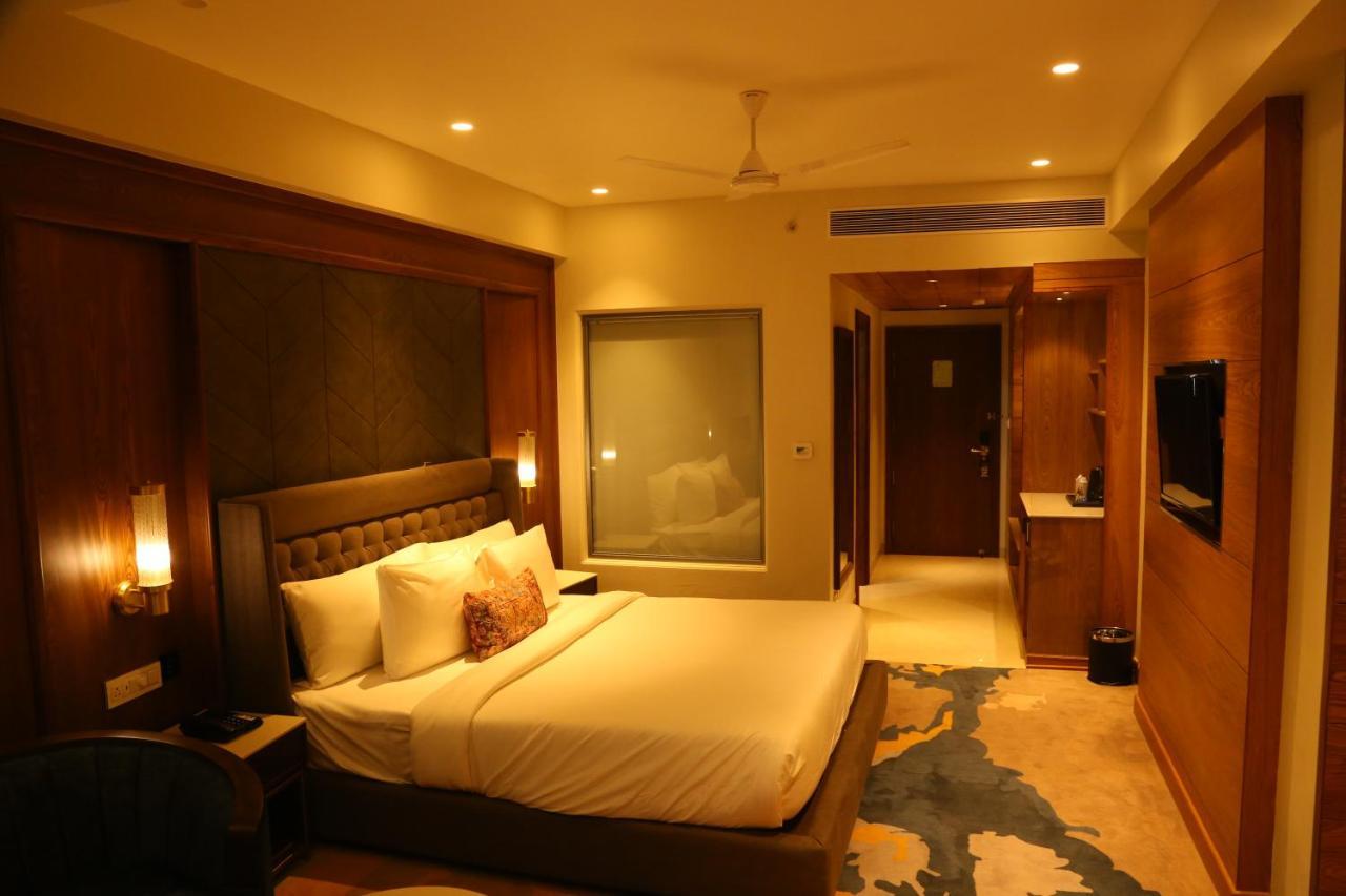 Dreamz Inn & Suites Zirakpur Eksteriør billede