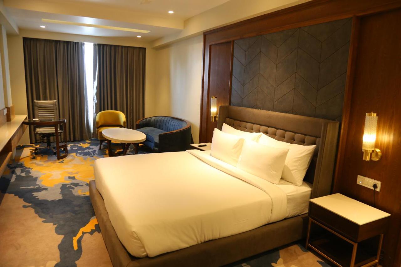 Dreamz Inn & Suites Zirakpur Eksteriør billede