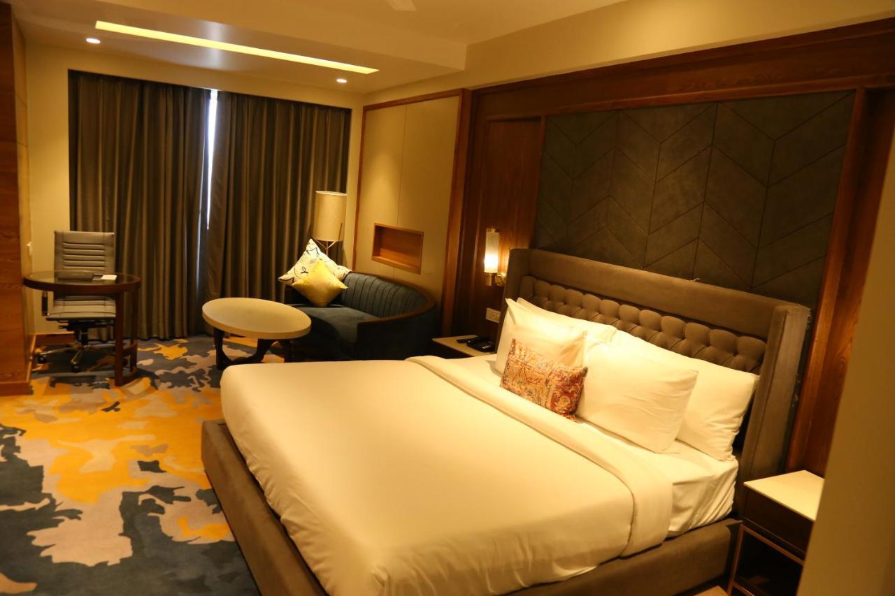 Dreamz Inn & Suites Zirakpur Eksteriør billede