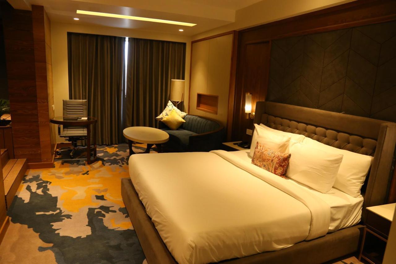 Dreamz Inn & Suites Zirakpur Eksteriør billede
