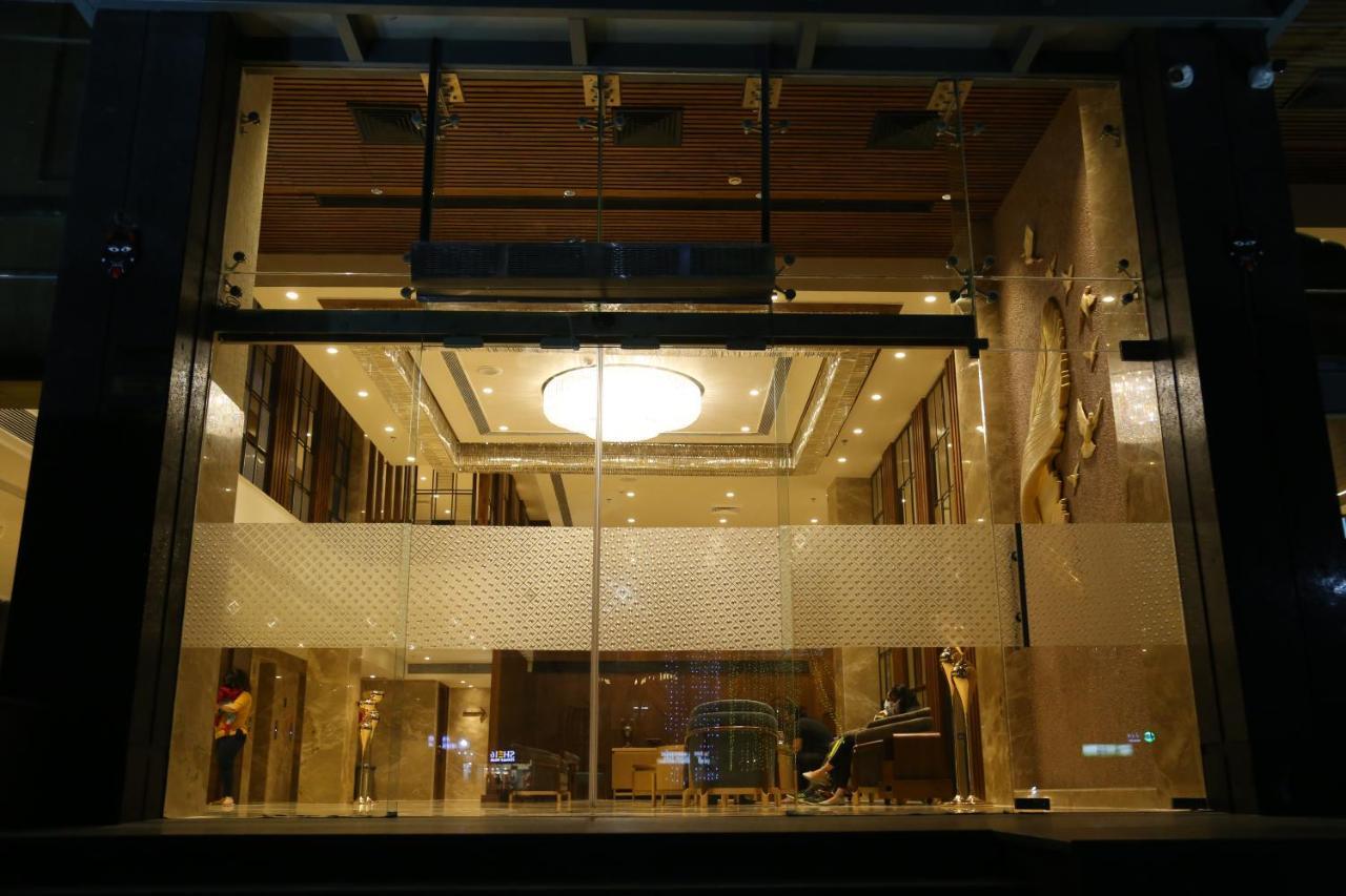 Dreamz Inn & Suites Zirakpur Eksteriør billede